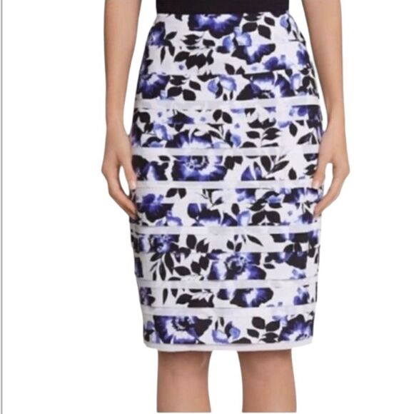 WHBM Skirt Womens 4
Blue White Floral Layered Back Zip Stretch Knit Lined - Picture 1 of 6